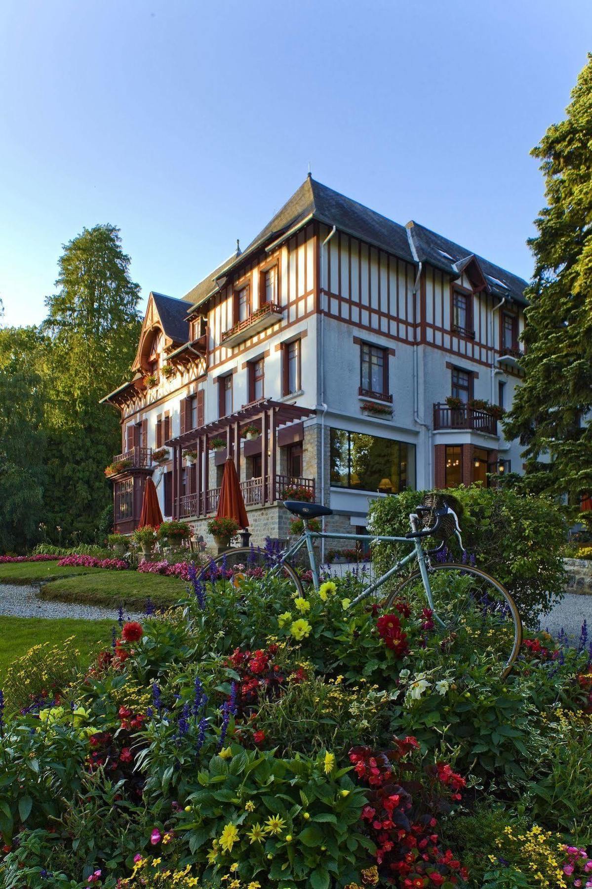 ホテル Bois Joli Bagnoles de l'Orne Normandie エクステリア 写真